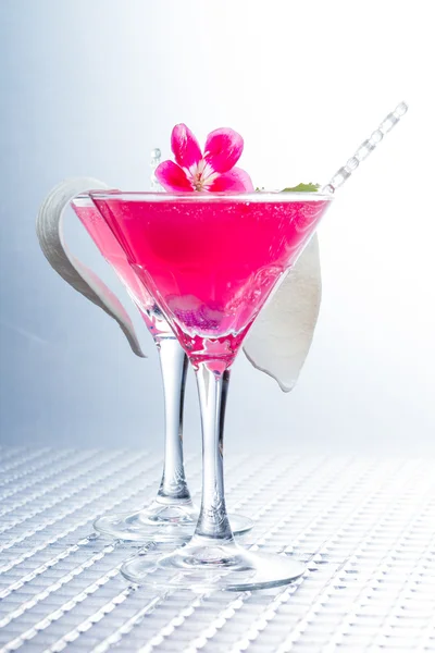 Cocktail with caviar and flower — Stock Photo, Image
