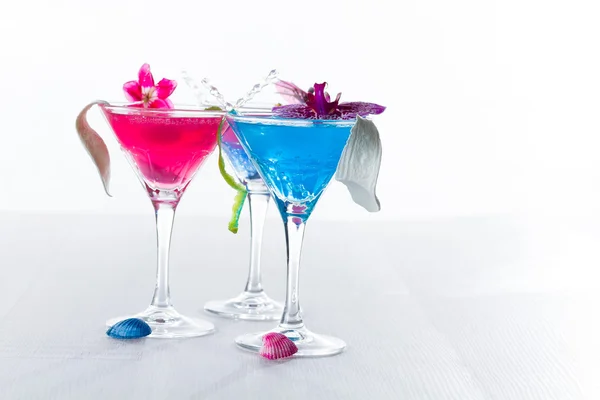 Blue swimming pool Cocktail with caviar and flower petals — Stock Photo, Image