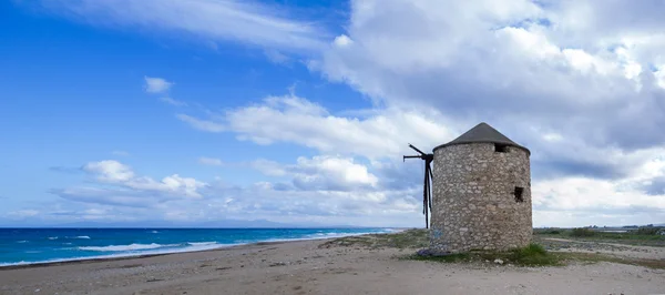 Velho moinho de vento ai Gyra praia, Lefkada — Fotografia de Stock