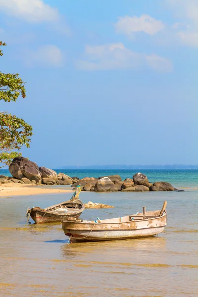 Långstjärtade båt ruea hänga yao i thailand — Stockfoto