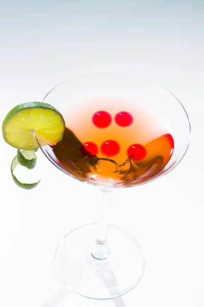 Cocktail con sfera di whisky e lampone — Foto Stock