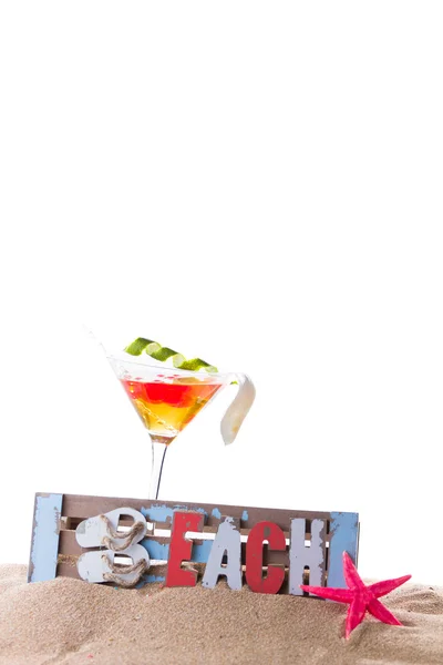 Frischer Cocktail am Strand - molekulare Mixologie — Stockfoto