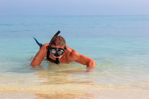 Funny scuba diver at the beach — Stock Photo, Image