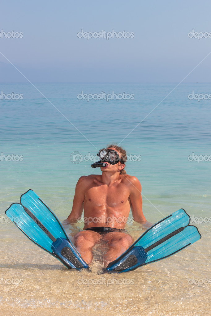 Funny scuba diver at the beach Stock Photo by ©netfalls 45979807