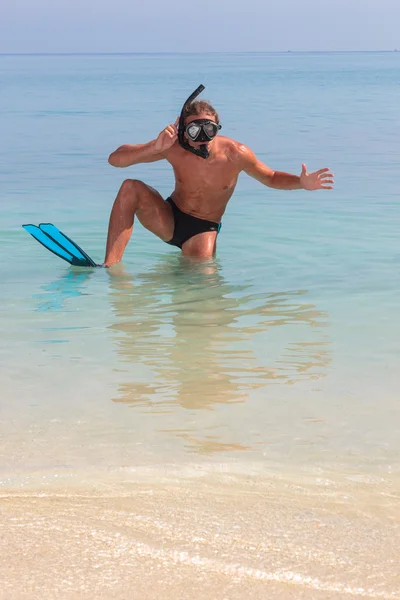 Funny scuba diver at the beach — Stock Photo, Image