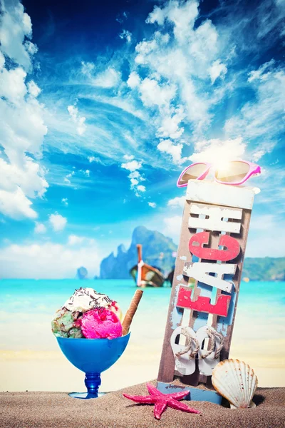 Gourmet tropiska icecream dessert — Stockfoto