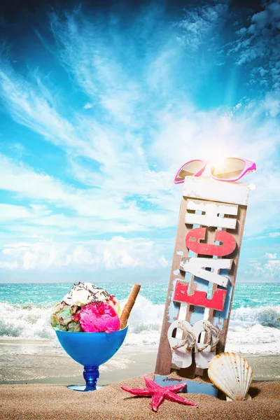 Gourmet tropical icecream dessert — Stock Photo, Image