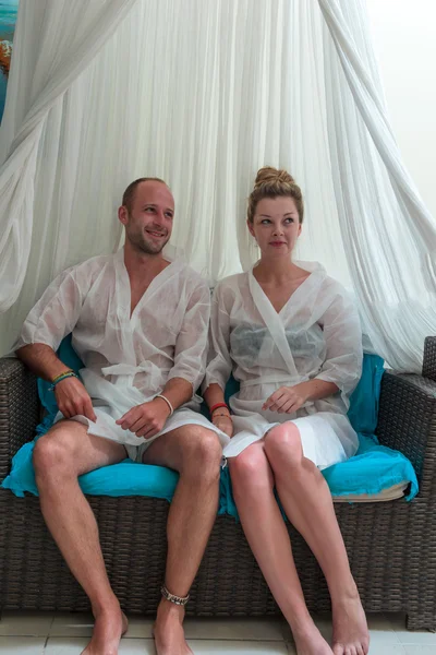 COuple relaxant au centre spa — Photo