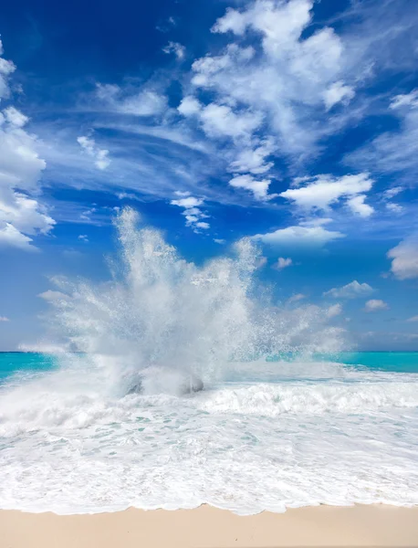 Divoká pláž na ostrově lefkas v Řecku — Stock fotografie