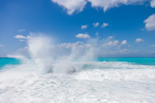 Wild strand van het eiland lefkas in Griekenland — Stockfoto