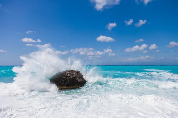 Spiaggia selvaggia dell'isola di Lefkas in Grecia — Foto Stock