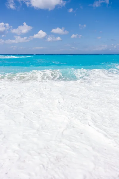 Divoká pláž na ostrově lefkas v Řecku — Stock fotografie