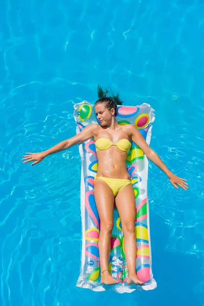 Young woman in the swimming pool — Stock Photo, Image