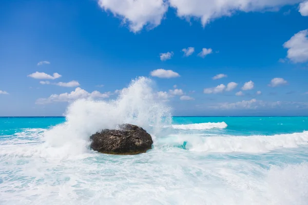 Spiaggia selvaggia dell'isola di Lefkas in Grecia — Foto Stock