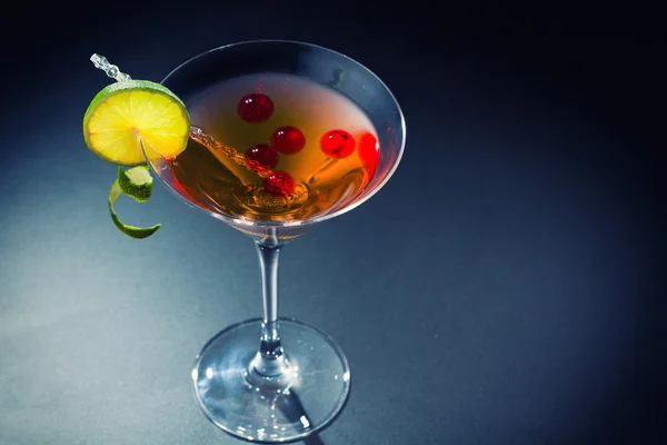 Cocktail with whisky and raspberry sphere — Stock Photo, Image