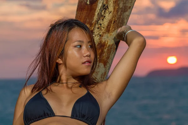 Modelo asiático en la playa —  Fotos de Stock