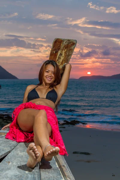 Modelo asiático en la playa — Foto de Stock