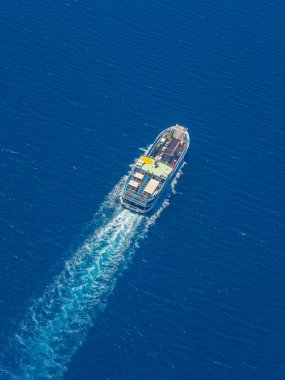 Feribota Yunanistan Açık sularda havadan görünümü