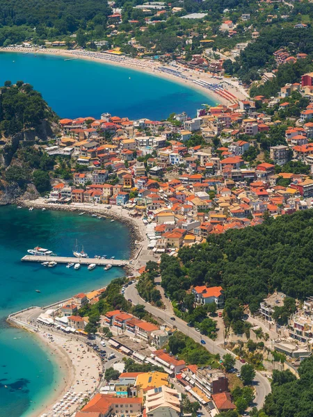 Luchtfoto op het dorp van parga Griekenland — Stockfoto