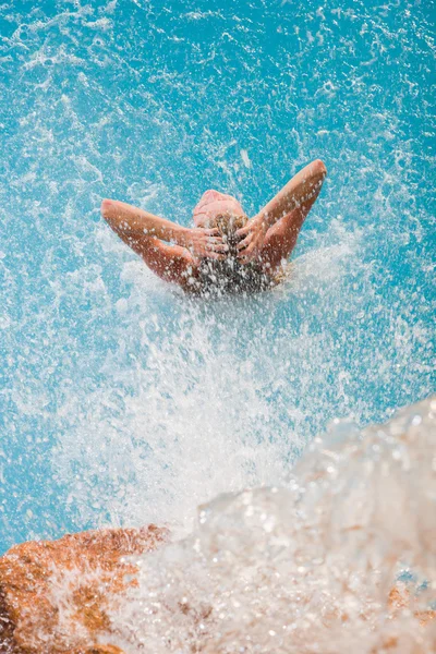 Hidroterapia spa mujer cascada — Foto de Stock