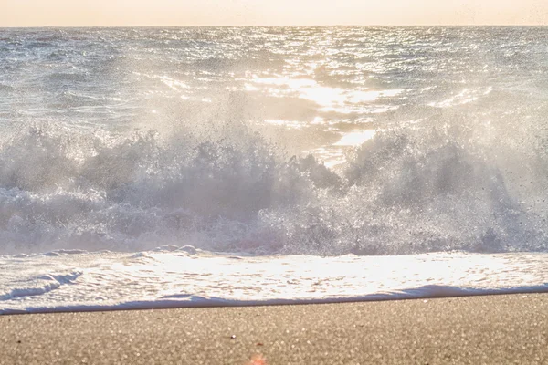 Olas en el océano y arena —  Fotos de Stock