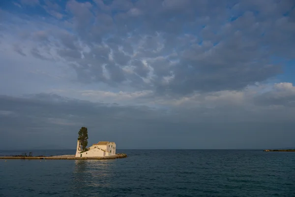 Scène van vlacherna klooster, kanoni, corfu — Stockfoto