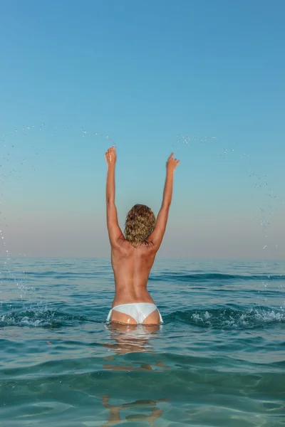 Sexy young woman  topless posing on the beach — Stock Photo, Image