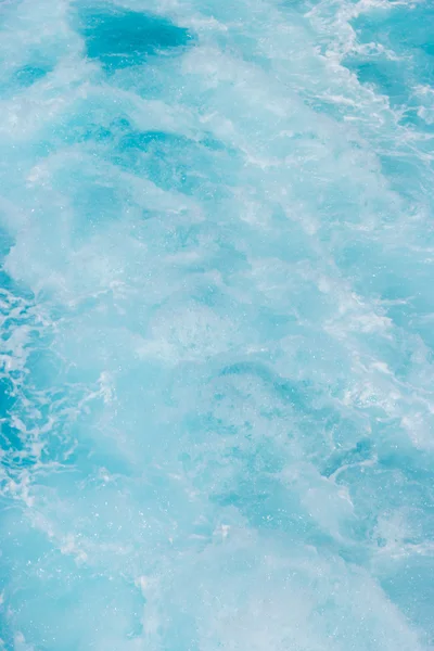 Despertar en aguas cristalinas azules —  Fotos de Stock