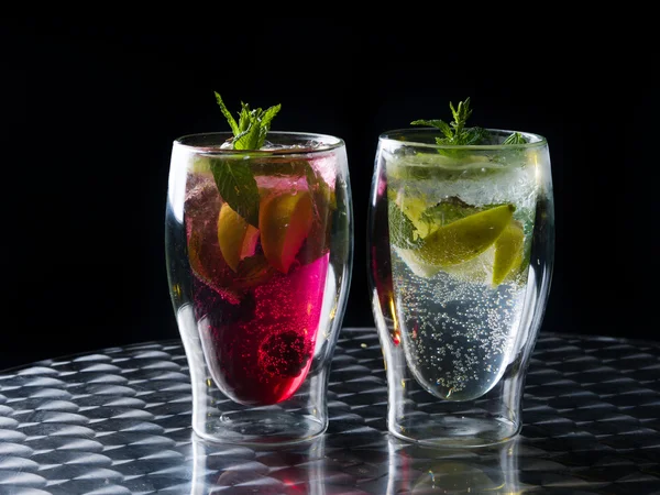 Mojito drinkar - original och jordgubbe — Stockfoto