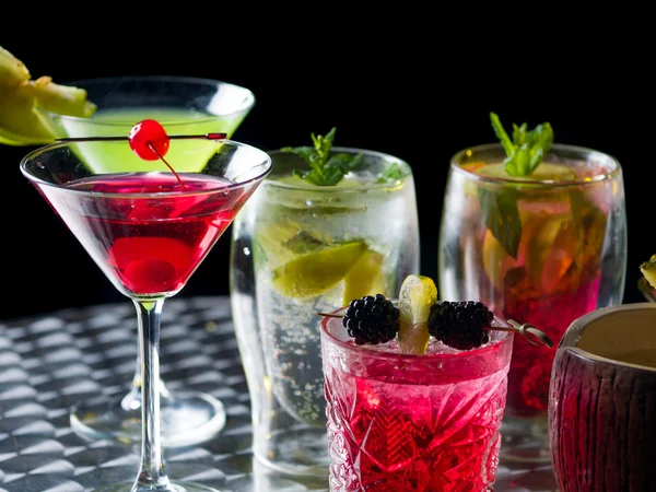 Many cocktails at the nightclub — Stock Photo, Image