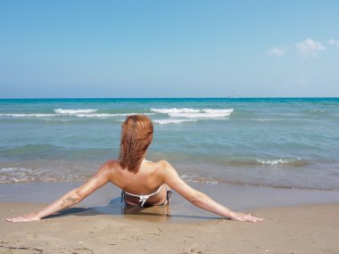 çekici bir kadın bikini