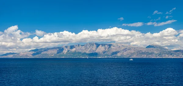 A következő reptér környékén: lefkada sziget vitorlás hajó — Stock Fotó