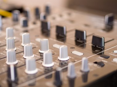 Dj kumanda cihazı-seçici odak closeup