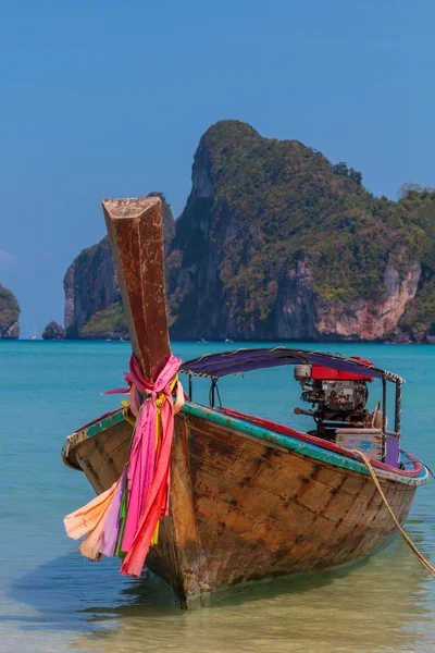 Boot in phi phi island thailand — Stockfoto