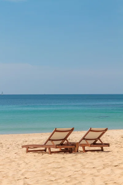 Sunbeds on Freedom beach Koh Phuket — Stock Photo, Image