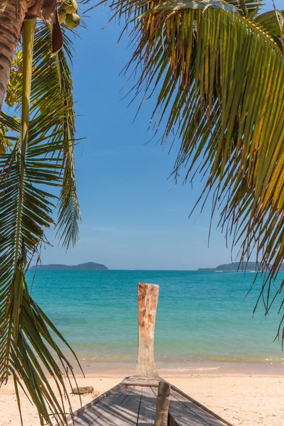 Paradiesischer Strand von laem ka, koh phuket — Stockfoto