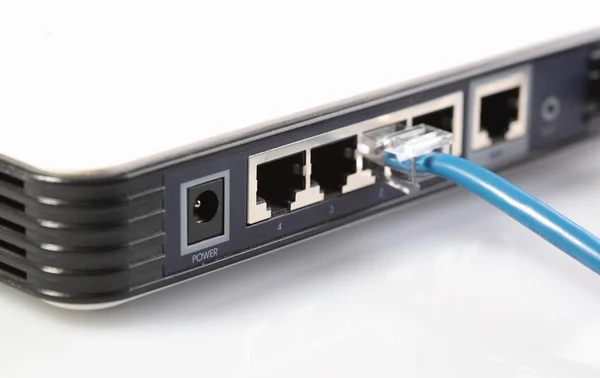 Router met patch kabels — Stockfoto