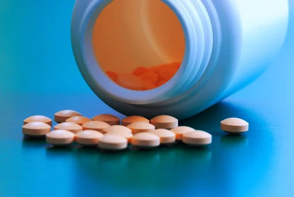 Caixa de pílulas e comprimidos — Fotografia de Stock
