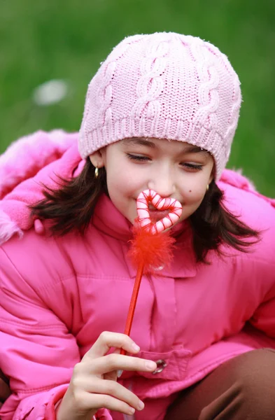 Young girl outdoor — Stock Photo, Image