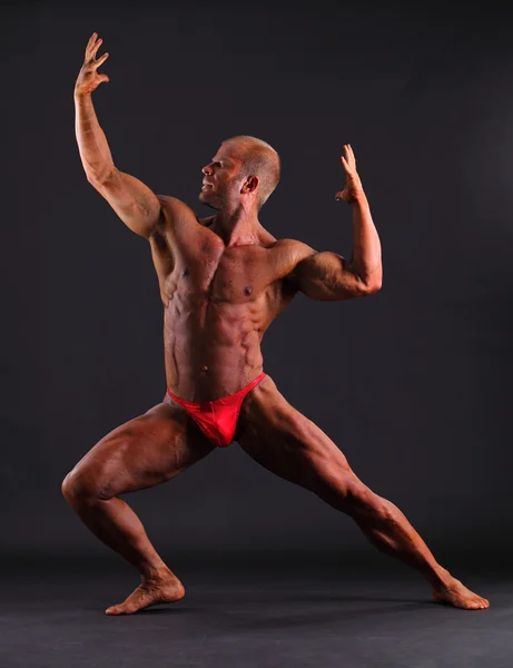 Bodybuilder posing — Stock Photo, Image