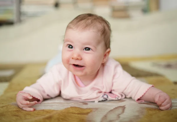 Lindo bebé sonriente — Foto de Stock