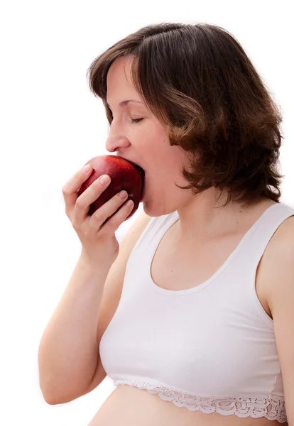 Młoda kobieta gryzienie czerwone jabłko — Zdjęcie stockowe