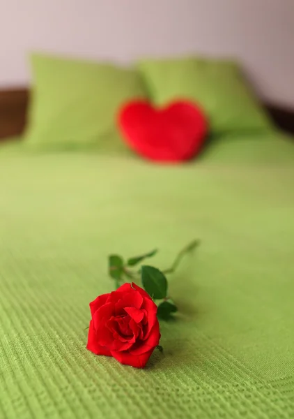 Romantisches Bett — Stockfoto