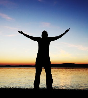 mutlu kadın sahilinde