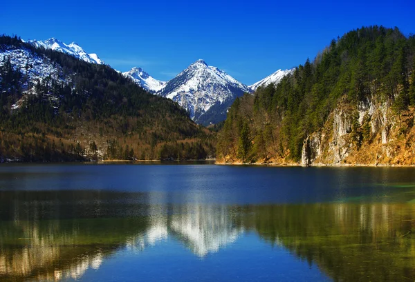 Lac avec Alpes bavaroises en Allemagne — Photo