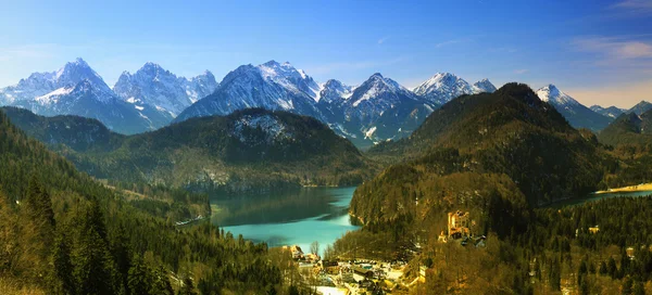Almanya'da Bavyera Alpleri ile göl — Stok fotoğraf
