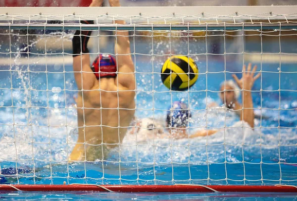 Partido Waterpolo Con Portero Puerta —  Fotos de Stock