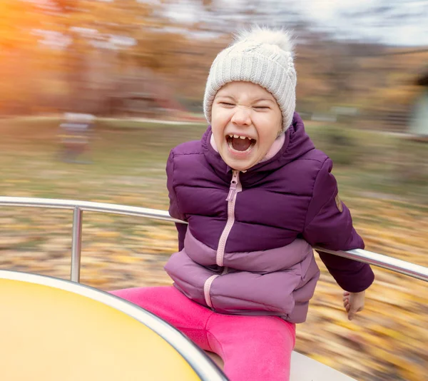 Giovane Bambino Felice Allegro Andare Giro All Aperto Autunno — Foto Stock