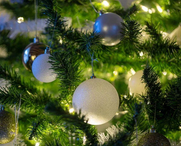 Weihnachtsbaum Mit Weihnachtsdekoration — Stockfoto