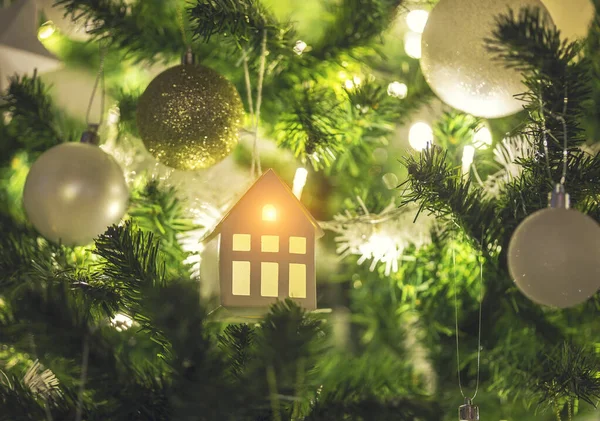 Árvore Natal Com Pendurado Decoração Casa Miniatura — Fotografia de Stock